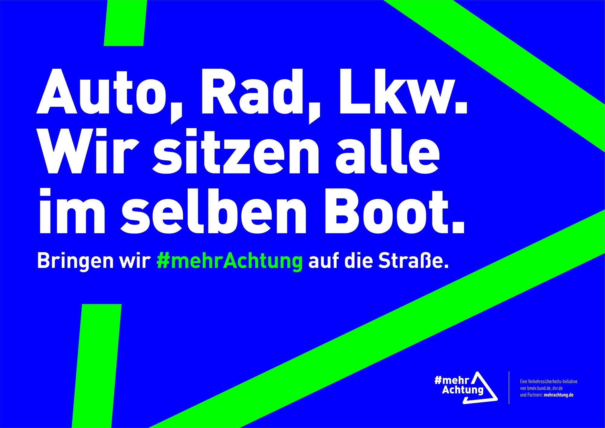 In einem neongrünen Dreieck, das an ein Verkehrszeichen erinnert, auf blauem Untergrund, steht in weißer Schrift: Auto, Rad, Lkw. Wir sitzen alle im selben Boot. Bringen wir #mehrAchtung auf die Straße. 