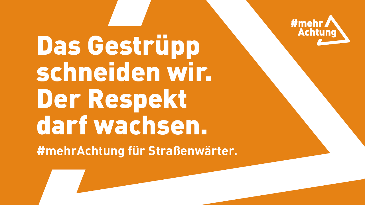 Kampagnenmotiv der Verkehrssicherheitskampagne #mehrAchtung auf orangefarbenem Grund mit weißer Schrift und dem Kampagnenlogo als grafisches Element mit dem Text: „Das Gestrüpp schneiden wir. Der Respekt darf wachsen. #mehrAchtung für Straßenwärter.“ 