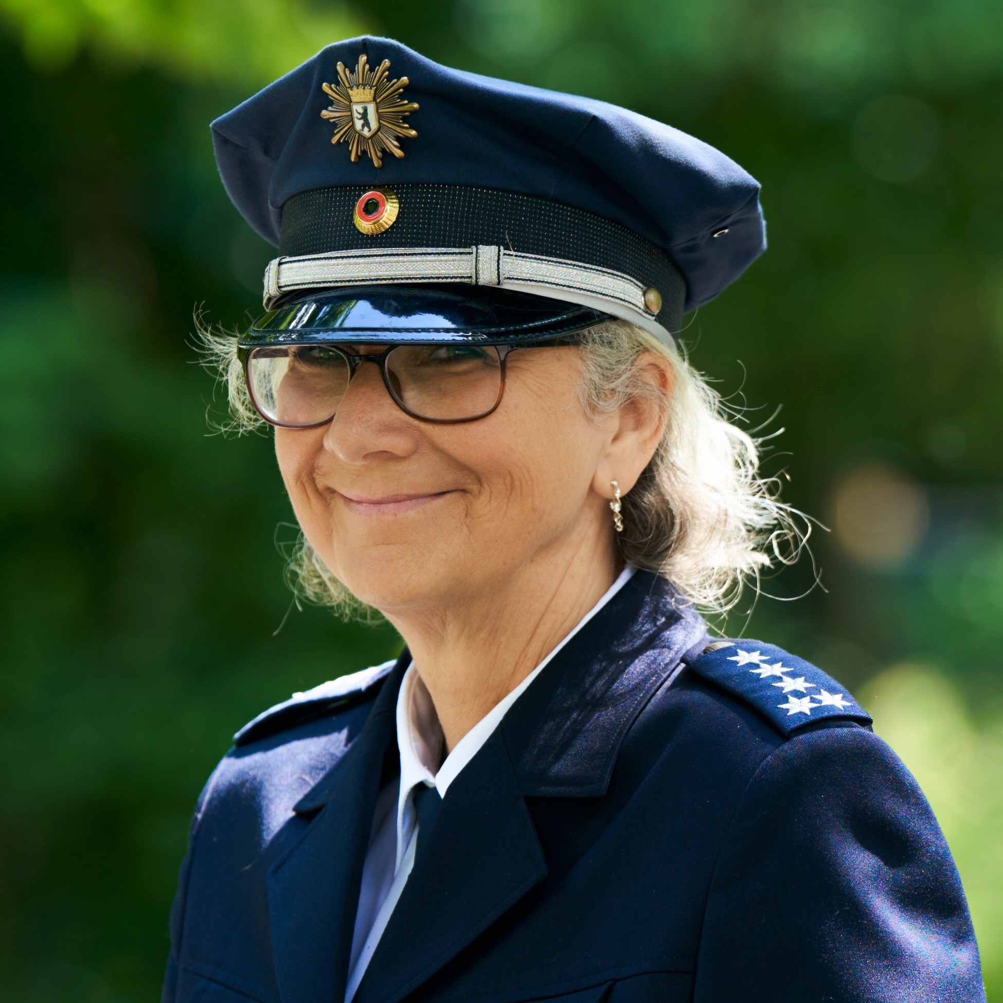 Portraitfoto von Polizeihauptkommissarin Kathrin Irmscher.