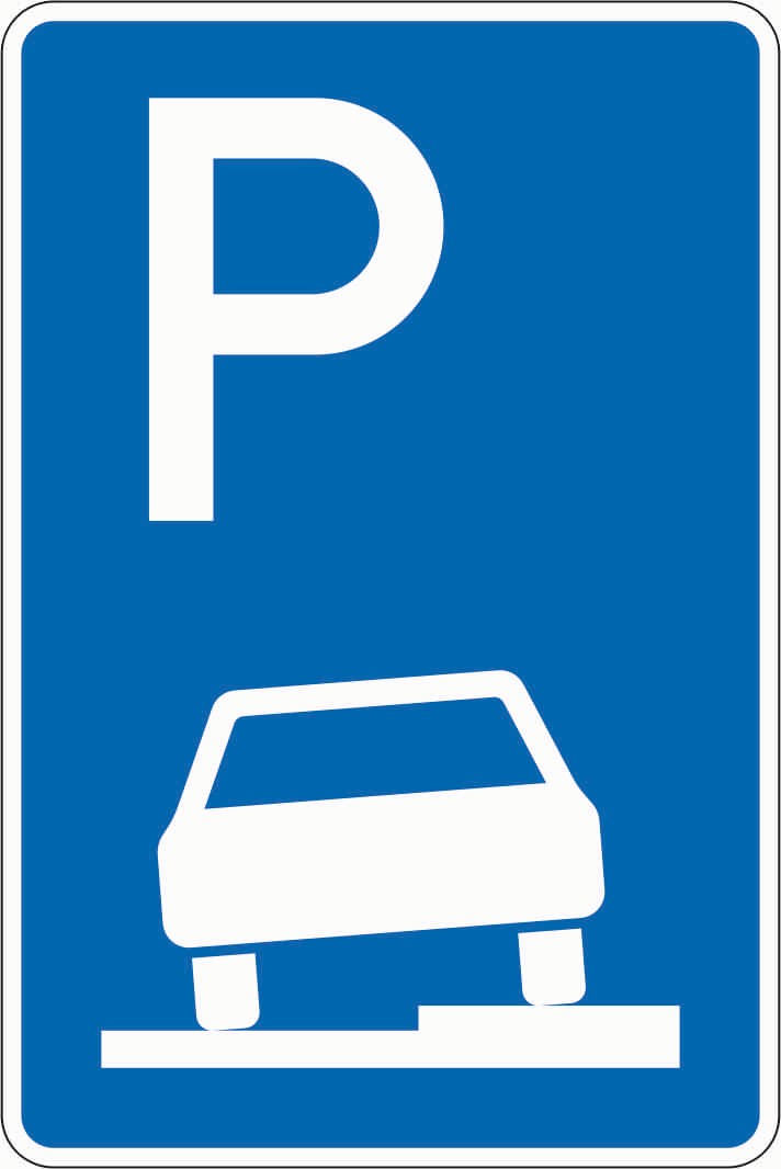 Ein blaues Parkschild mit einem weißen „P“ und einem weißen Pkw, der auf einem Bordstein parkt.