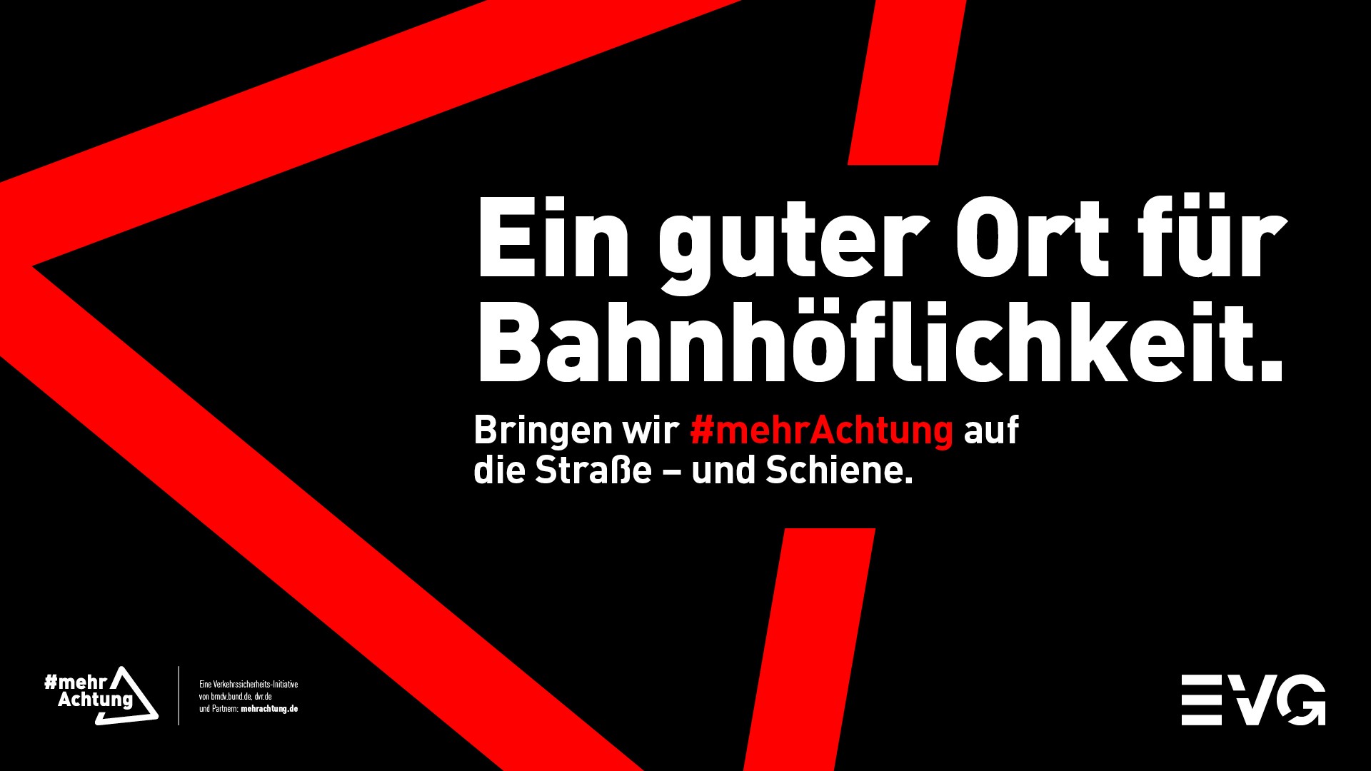 EVG Kampagnenmotiv 2 (Ein guter Ort für Bahnhöflichkeit) (mA auf den Schienen) Es ist ein rotes Dreieck auf schwarzem Hintergrund zu sehen. Rechts steht: Ein guter Ort für Bahnhöflichkeit.